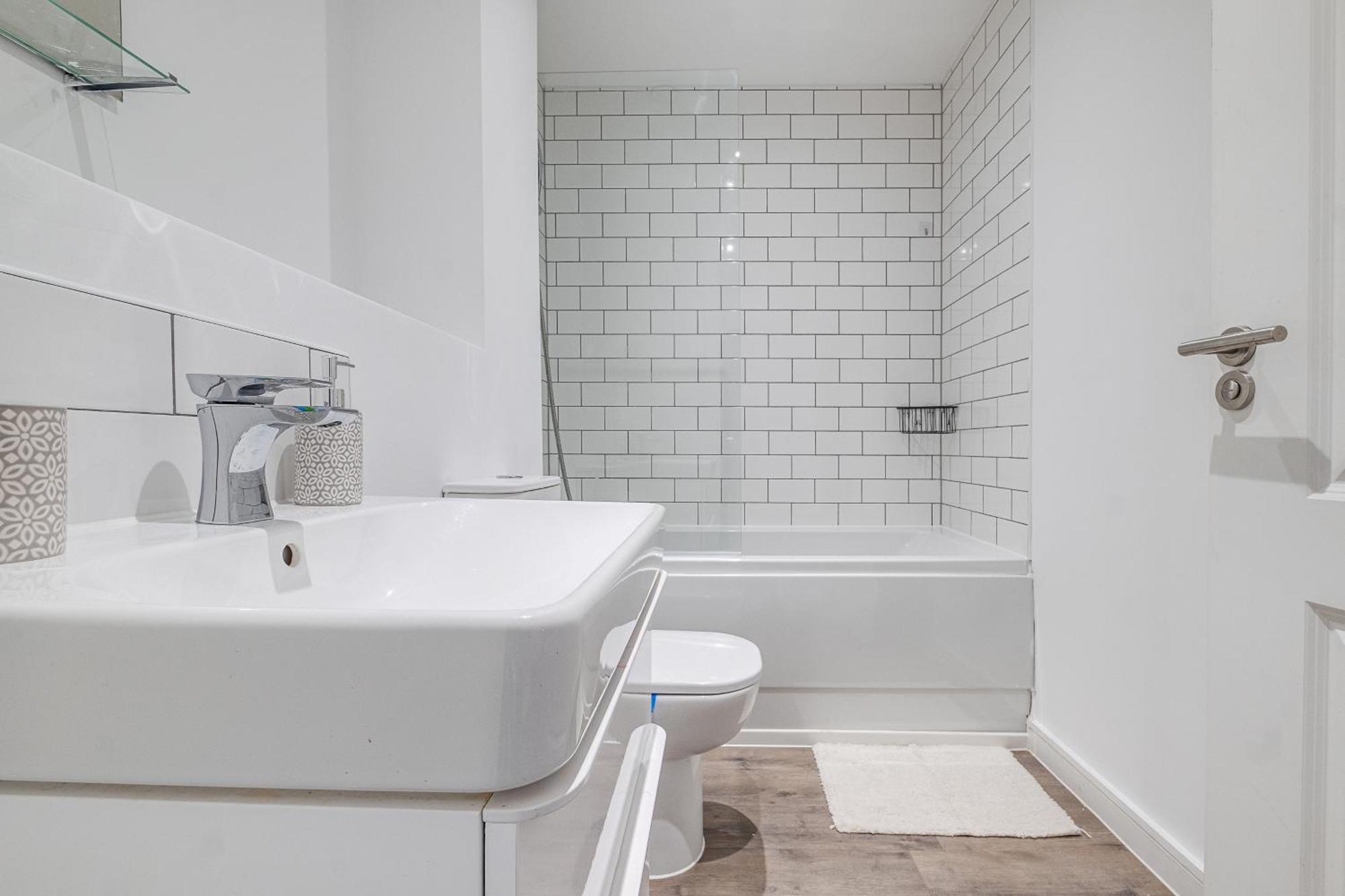 City Centre Emerald Escape - Sleeps-6, 2Beds & 2Baths , Netflix , Free Internet Birmingham Exterior photo